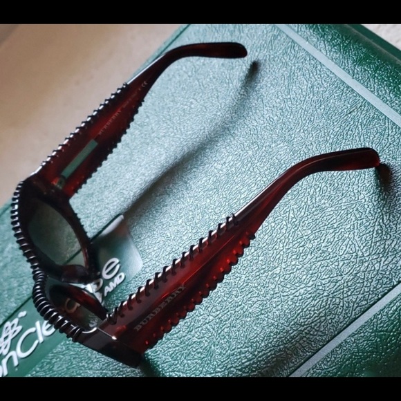 BURBERRY LIKE NEW RARE SUNNIES! - Picture 3 of 8